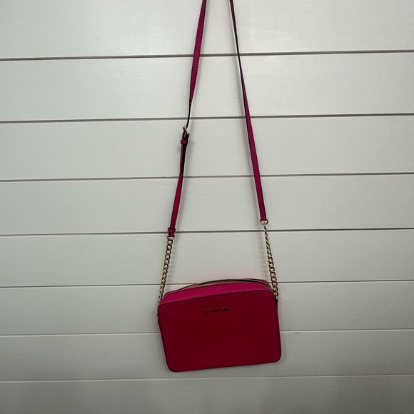 Michael Kors PINK crossbody Bag. Never used - Picture 2 of 2